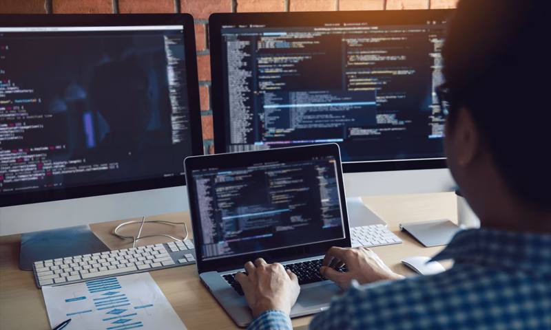 数据科学选型:R与Python如何赋能宜春网站建设?